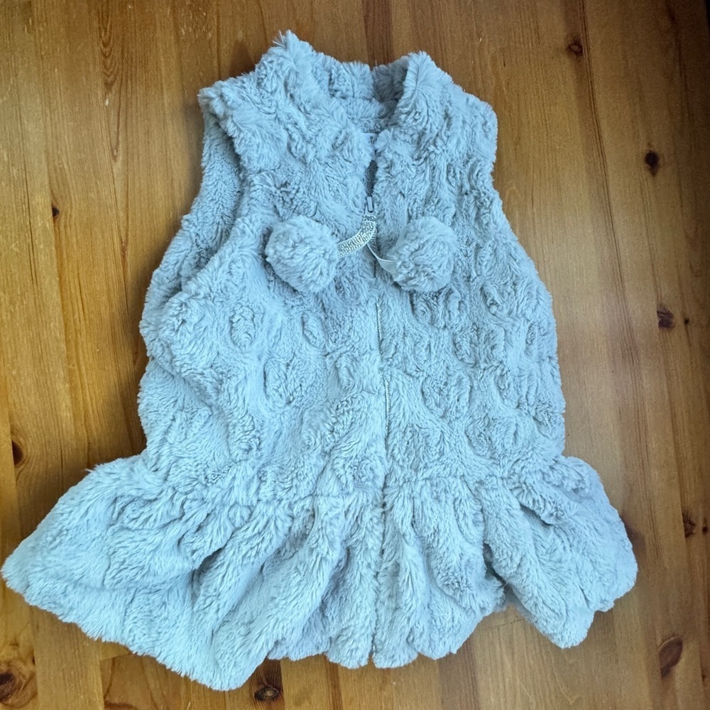 Mudpie silver furry vest size4t/5t